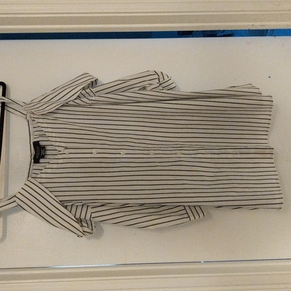 Black and white off the shoulder blouse - Picture 2 of 2